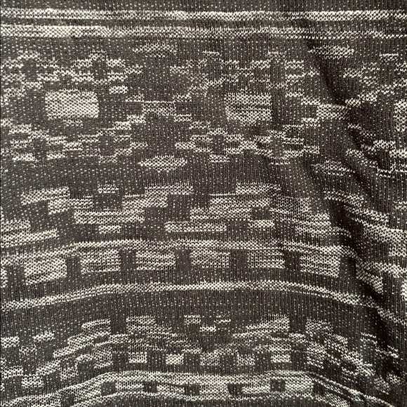 Lululemon Long Sleeved Top - Picture 5 of 6